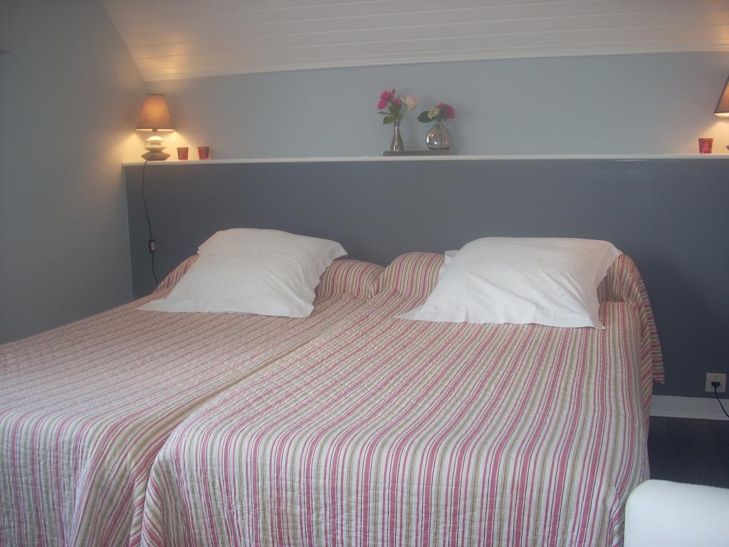 Chambres D'Hotes Kergollay Lanhouarneau Oda fotoğraf