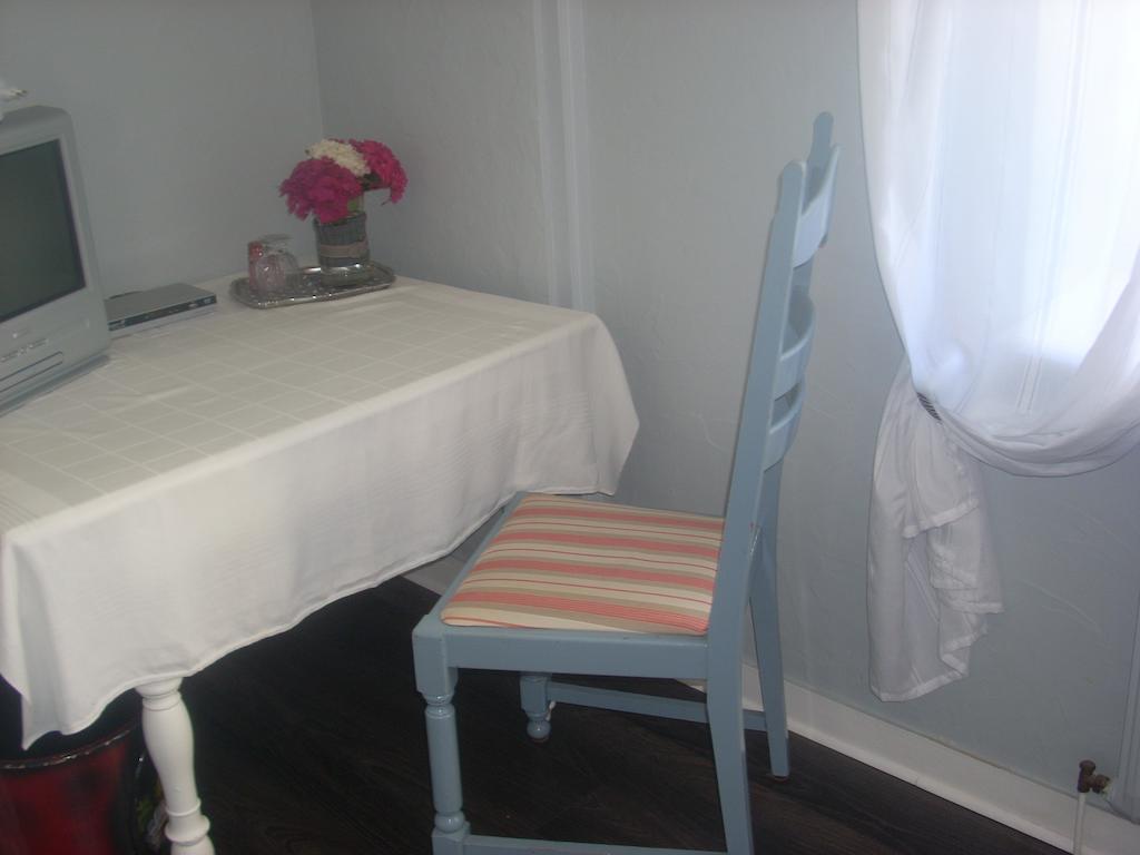 Chambres D'Hotes Kergollay Lanhouarneau Oda fotoğraf